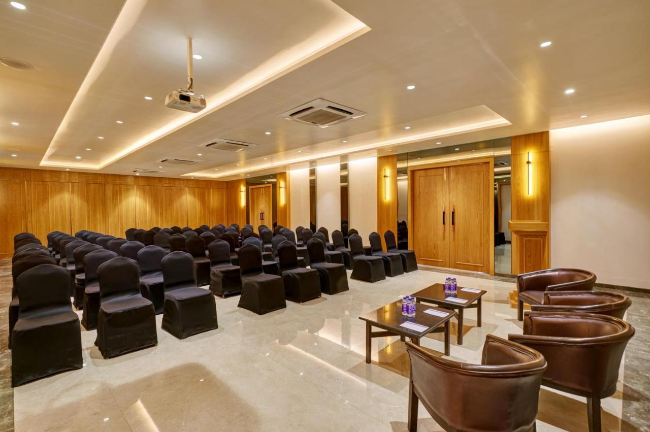 Regenta Place Raysons 戈尔哈布尔 外观 照片