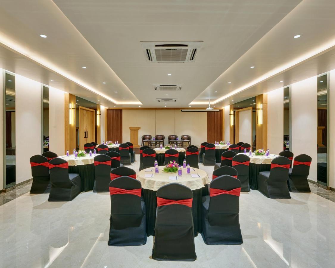 Regenta Place Raysons 戈尔哈布尔 外观 照片