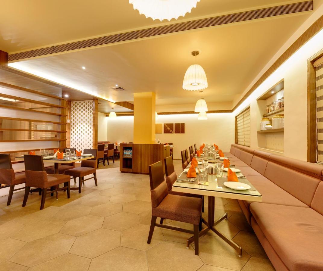 Regenta Place Raysons 戈尔哈布尔 外观 照片