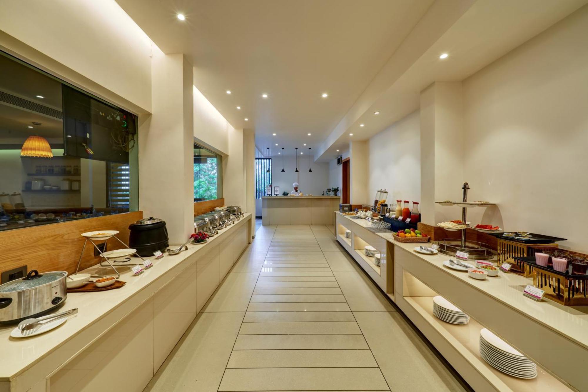 Regenta Place Raysons 戈尔哈布尔 外观 照片